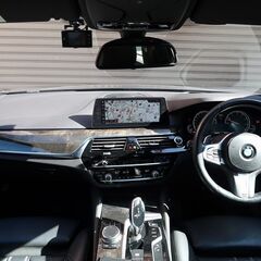 検査7年12月530i Mスポーツ ブラックレザー/アクティブクルーズ/レーンキープ/HDDナビ/地デジ/バックカメラ/3Dトップビュー/パワートランクの画像