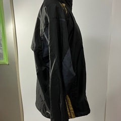 O2410-575 ASICS サーモアップジャケット ブラック/ゴールド サイズ表記なしの画像