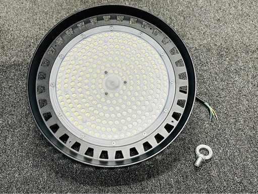 水銀灯風LED投光器 5000k 倉庫 工場 高天井照明 水銀灯2000Ｗ相当 E39スポット ＳＭＤチップ採用　作業灯　