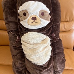 【お渡し予定あり】着るクッション　ナマケモノ