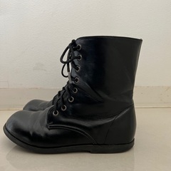 【美品】編み上げブーツ　22センチ　黒の画像