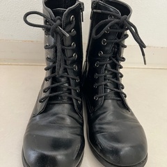【美品】編み上げブーツ　22センチ　黒の画像
