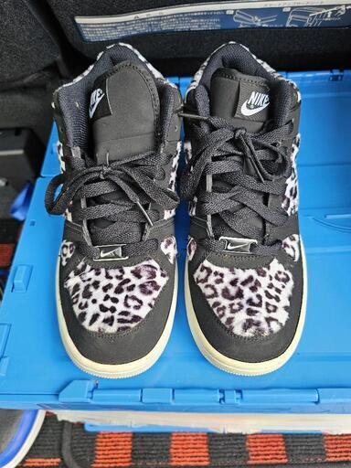 NIKE　スニーカー