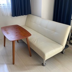 ソファベッドと机