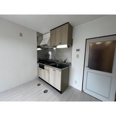 EO✨初月賃料無料、敷金ゼロ、礼金ゼロ、仲介手数料ゼロ💞バス停まで徒歩2分✨システムキッチン☆駐車場無料！フリーレント1ヶ月🎵 − 栃木県