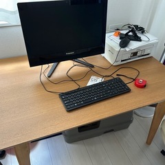ダイニングテーブル、PCデスク
