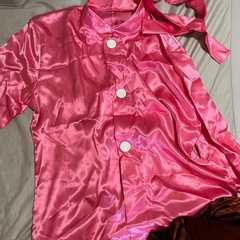 サテンピンクシャツ