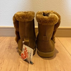 【新品タグ付き】ムートンブーツ　18cmの画像