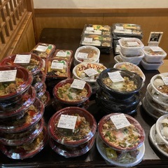 大量のお弁当
