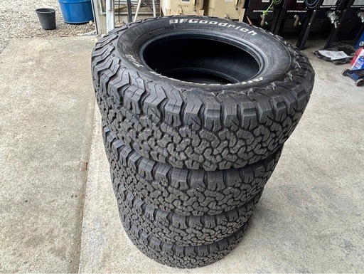 グッドリッチ　265 70 17　4本　ホワイトレター　ホワイトリボン　オフロード