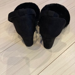 美品✨ファーサンダル5cmヒール👠Mサイズの画像