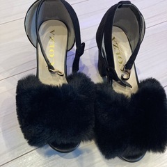 美品✨ファーサンダル5cmヒール👠Mサイズの画像
