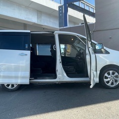 安心の1年保証付き☆フリップダウンモニター付き☆月々1.2万円〜分割払い可❗️車検2年付き！大人気☆日産 セレナ ハイウェイスター☆8人乗り☆ナビ付き☆走行中DVD見れます☆ETC付き☆バックカメラ☆ドラレコ付きのフル装備☆両側スライドドア☆クルーズコントロール搭載☆ウィンカーミラー☆フル装備☆事故修復歴無し☆車内広々三列シート‼️の画像