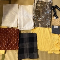 はぎれやファスナーなど。