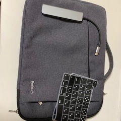 パソコンケース、アダプター、キーボードカバー