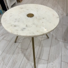 ZARAおしゃれテーブル
