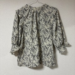 前後2way 花柄　ブラウスの画像