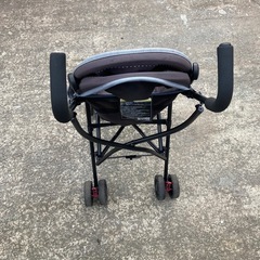 折りたたみ式ベビーカーの画像