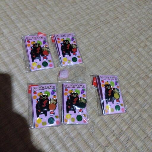 くまモンピンバッジ　キティコラボ
