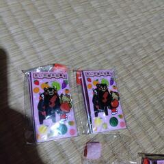 くまモンピンバッジ　キティコラボの画像