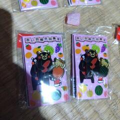 くまモンピンバッジ　キティコラボの画像