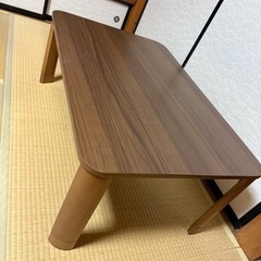 高さの変えられるテーブル