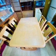 ☆【受渡予定者あり】食卓テーブル・イス４脚を無料で差し上げます☆