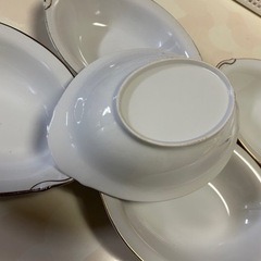 何だか懐かしい感じのカレー皿の画像