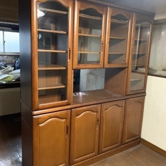 両方明けられる食器棚になります、の画像