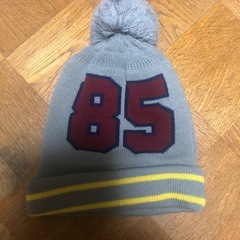 裏ボアパーカーとニット帽の画像
