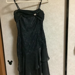 とても華やかな黒のワンピ。