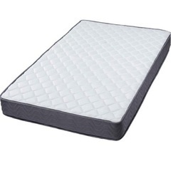 ワードローブ、鏡、マットレスの組み合わせの画像