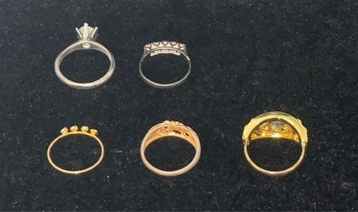 指輪・ネックレス・ピアス・イヤリング・腕時計・ブローチ等
　アクセサリー　まとめ売り