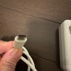 ACアダプターとUSBケーブル の画像