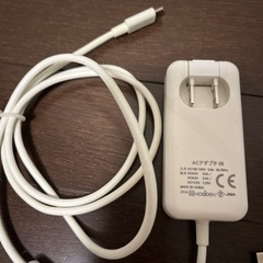 ACアダプターとUSBケーブル の画像