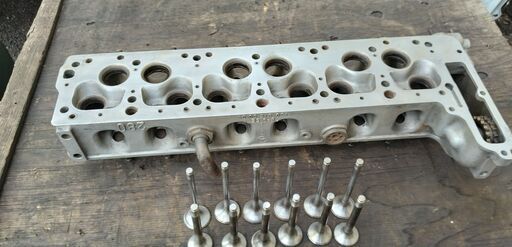 Mベンツ111-280SEシリンダーヘツトバルプ付き販売