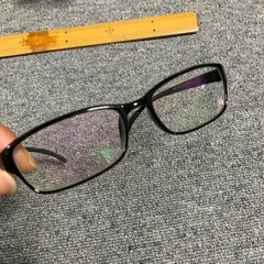 伊達メガネ