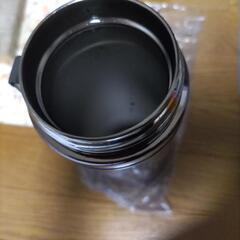 値下げしました１度だけ使用　ステンレスボトル1リットル用の画像