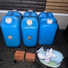 ポリタンクとか置物とか