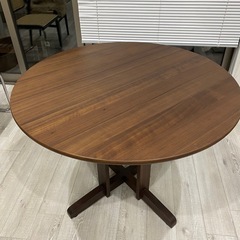 取引中…(値下げしました！)北欧風ダイニングテーブル丸型