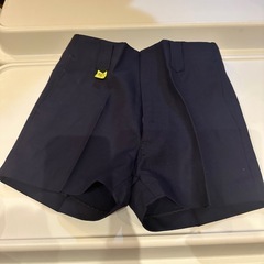 《式服にどうぞ》130センチ　ネイビー男児ショートパンツ