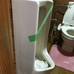 男性用小便器の画像