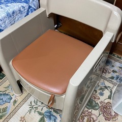 ポータブルトイレ ベージュ クッション付き