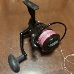 ペン　FIEACE2 6000番　ジギング等に　使用回数2日　糸付き