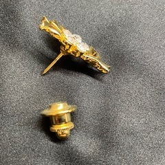 美品　未使用　タックピン　ブローチ　ピンブローチ　クリスタルダイヤ　金メッキの画像