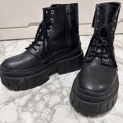 🤍Bershka 鬼盛厚底ブーツ