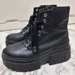 🤍Bershka 鬼盛厚底ブーツの画像