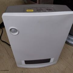 美品 人感センサー搭載 セラミックファンヒーター 　ストーブ　フ...