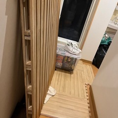 敷布団の下に設置する折り畳み式のスノコの画像