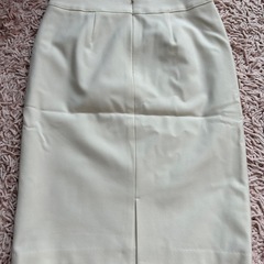 スカート　フエルテfuerte 綺麗な白色　ウエスト64 ヒップ91センチの画像